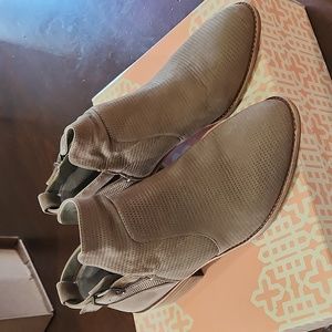 Gianni Bini ankle booties. Size 8.5. Great condition.